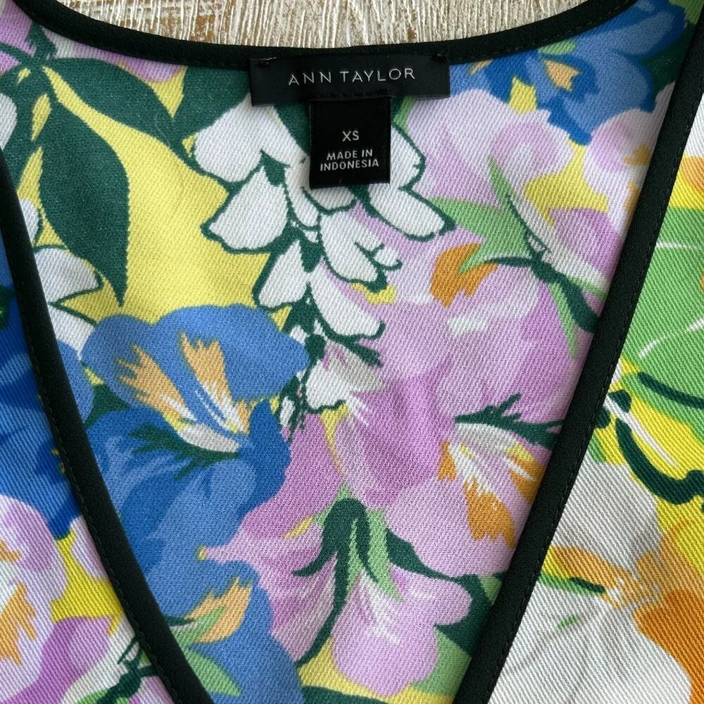 Ann Taylor Blooming Floral Spring Garden Kimono Top Wrap Blouse Shirt XS or S